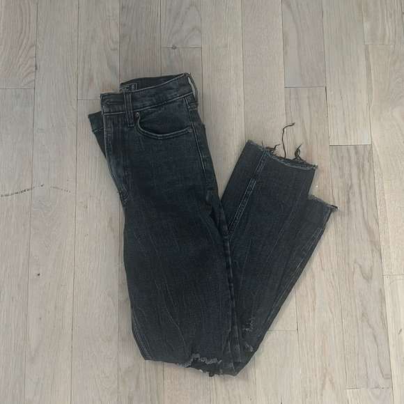 A&F Ultra High Rise Distressed Mom Jean - Picture 8 of 8